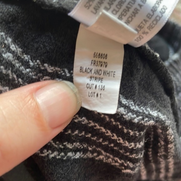 Universal Thread M black and white stripe casual short with pockets - Picture 8 of 11